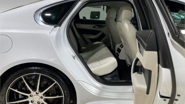 Used 2022 Jaguar XF R-Dynamic SE image 11