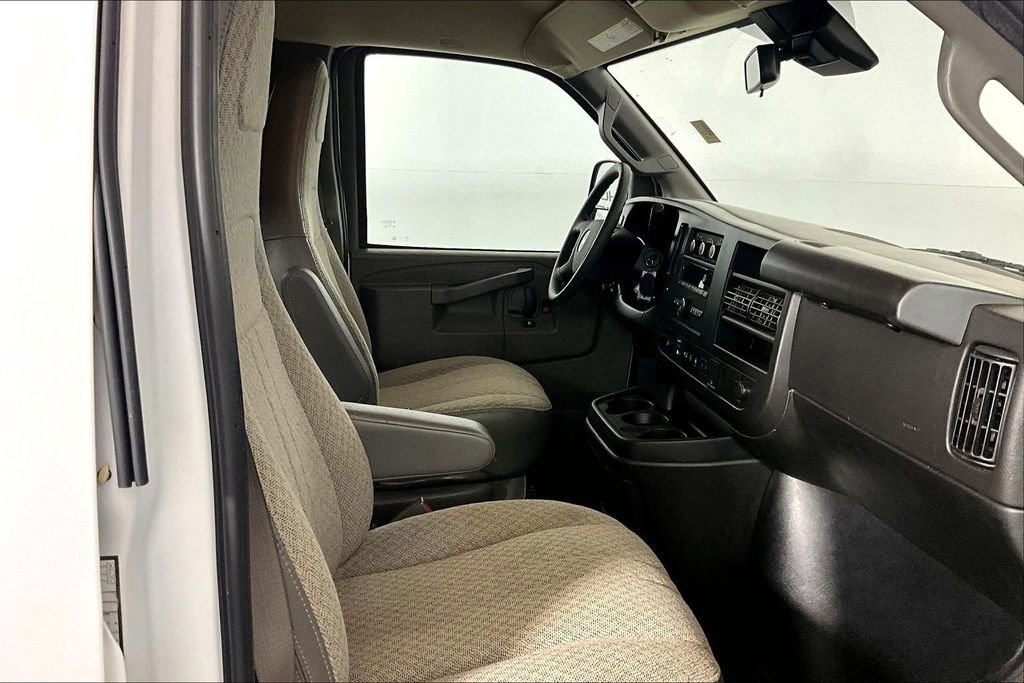 Used 2023 Chevrolet Express 3500 LT w/ LT Preferred Equipment Group RWD image 6
