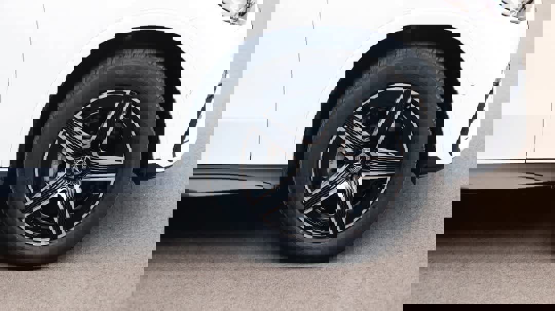 Certified 2025 Mercedes-Benz GLC 300 4MATIC image 9