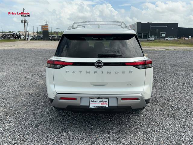 Used 2024 Nissan Pathfinder SL image 3