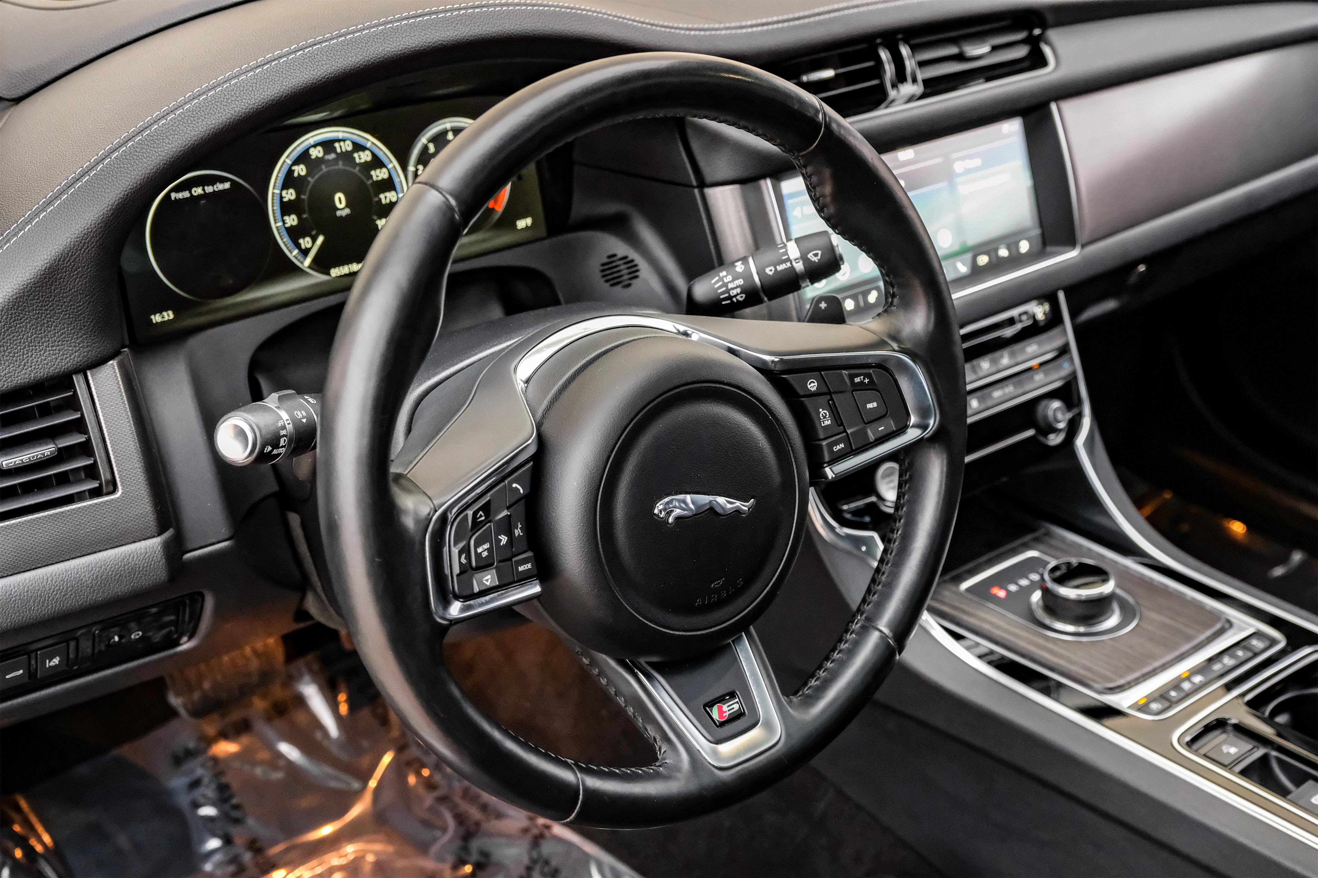 Used 2017 Jaguar XF S image 15