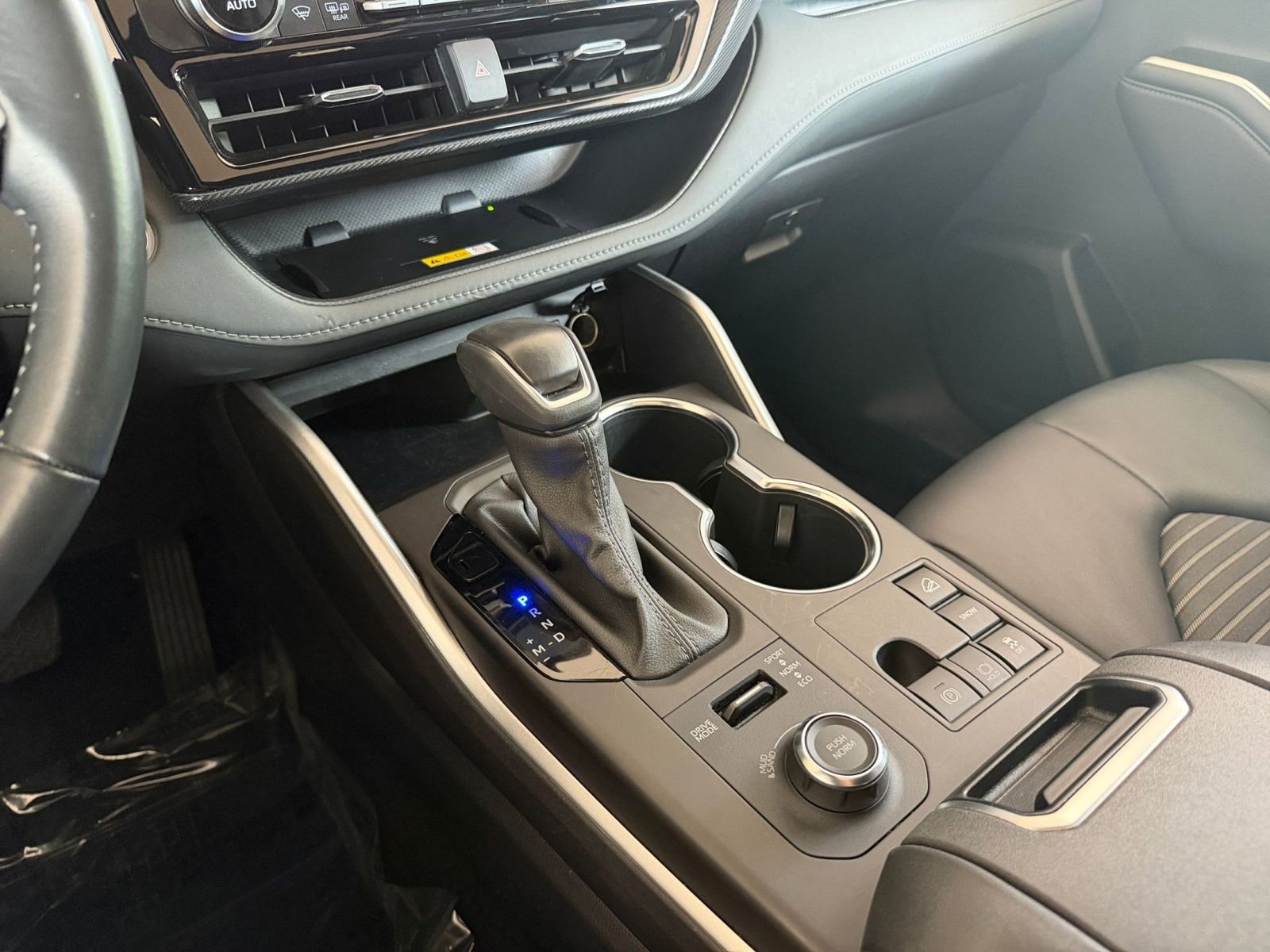 Used 2025 Toyota Highlander XSE AWD/4WD image 46