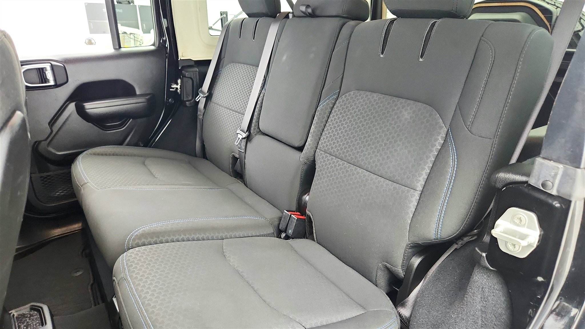 Used 2024 Jeep Wrangler Unlimited Rubicon 4xe image 27