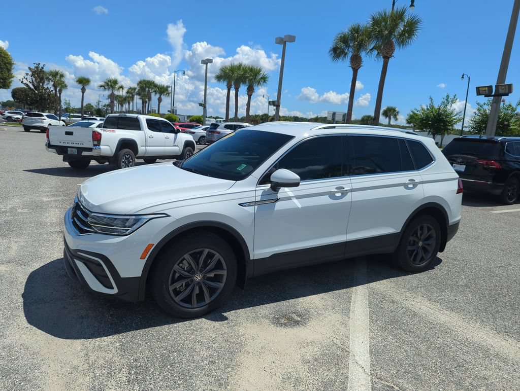 Used 2024 Volkswagen Tiguan SE FWD image 13