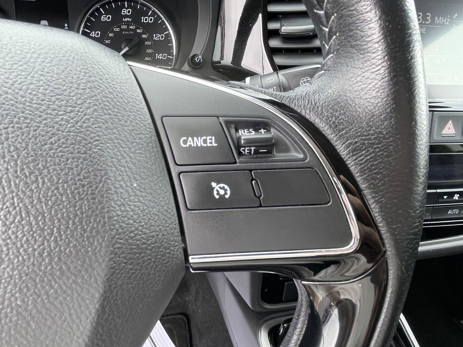 Used 2018 Mitsubishi Outlander SE AWD/4WD image 15