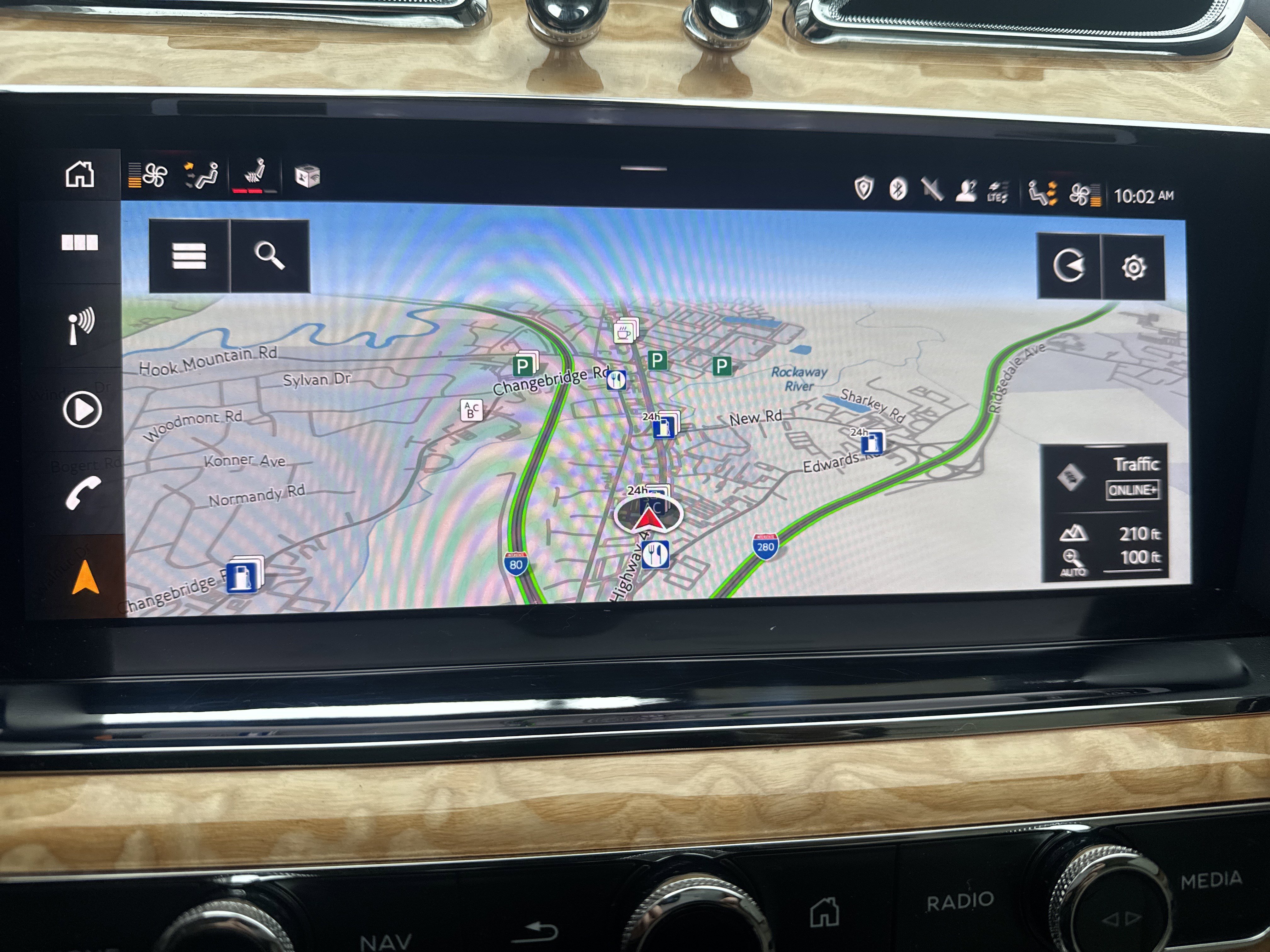 Used 2024 Bentley Bentayga Plug-In Hybrid image 23