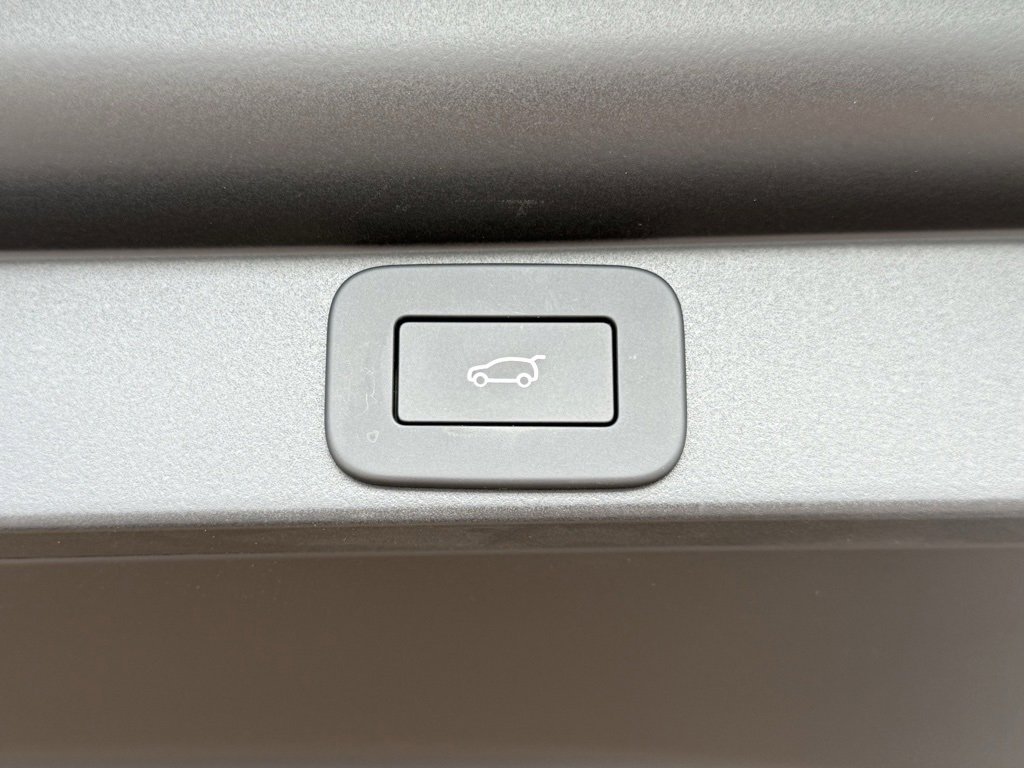 New 2025 Land Rover Range Rover SE image 37