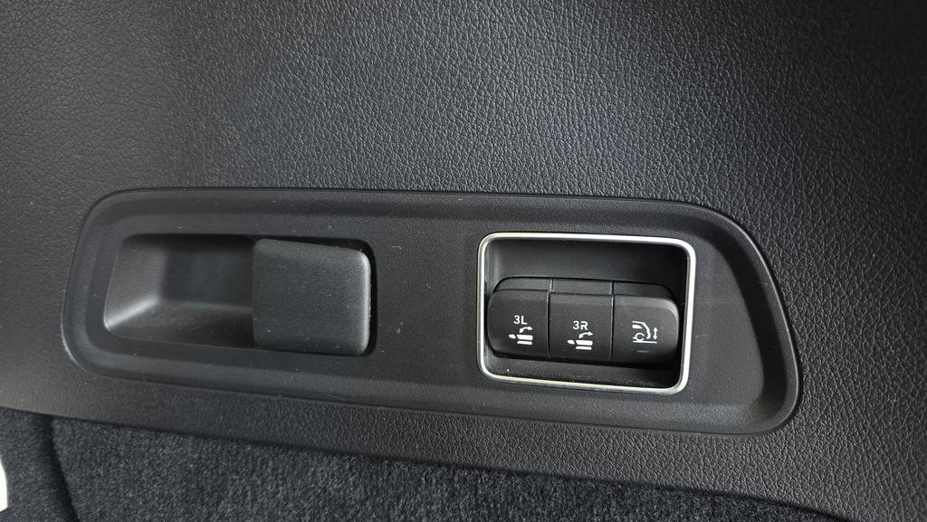 Used 2024 Mercedes-Benz GLS 450 4MATIC image 19