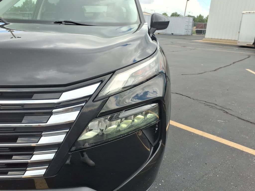 Used 2024 Nissan Rogue SV FWD image 29