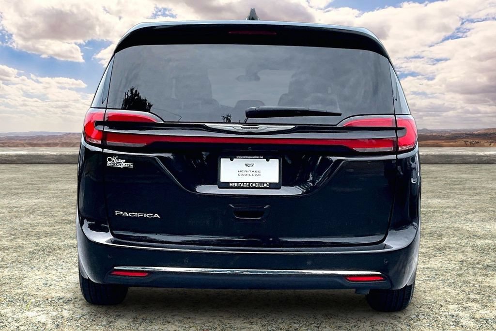 Used 2024 Chrysler Pacifica Touring-L FWD image 6
