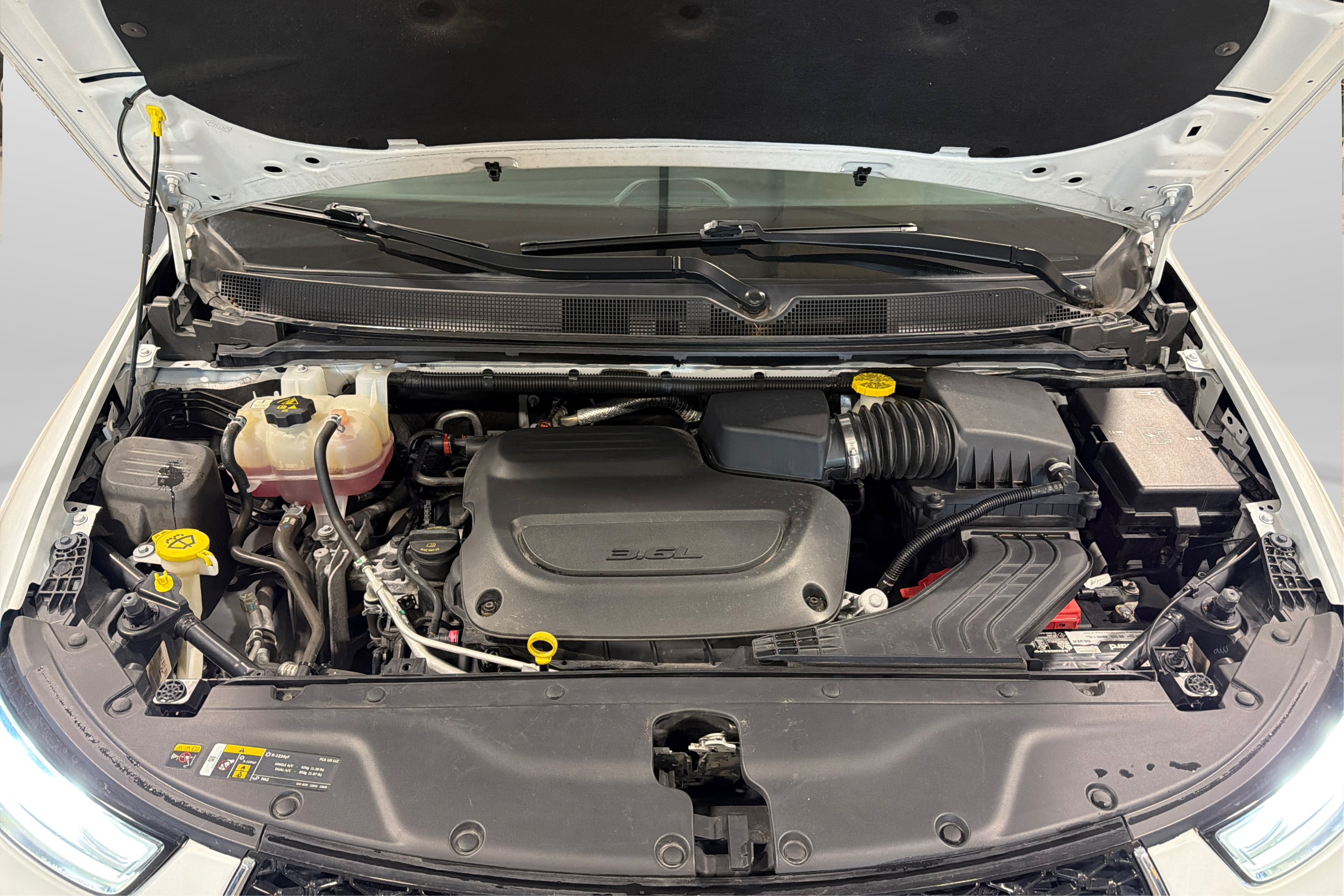 Used 2023 Chrysler Pacifica Touring-L FWD image 11