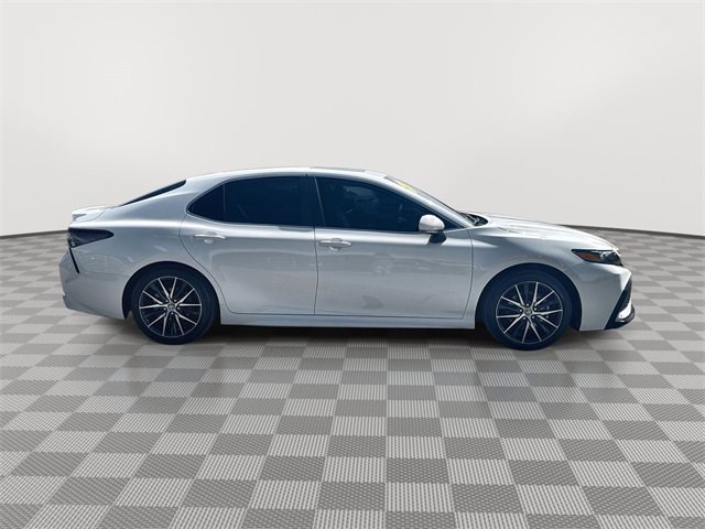 Used 2023 Toyota Camry SE image 9