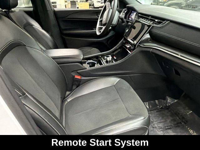 Used 2023 Jeep Grand Cherokee Altitude AWD/4WD image 9