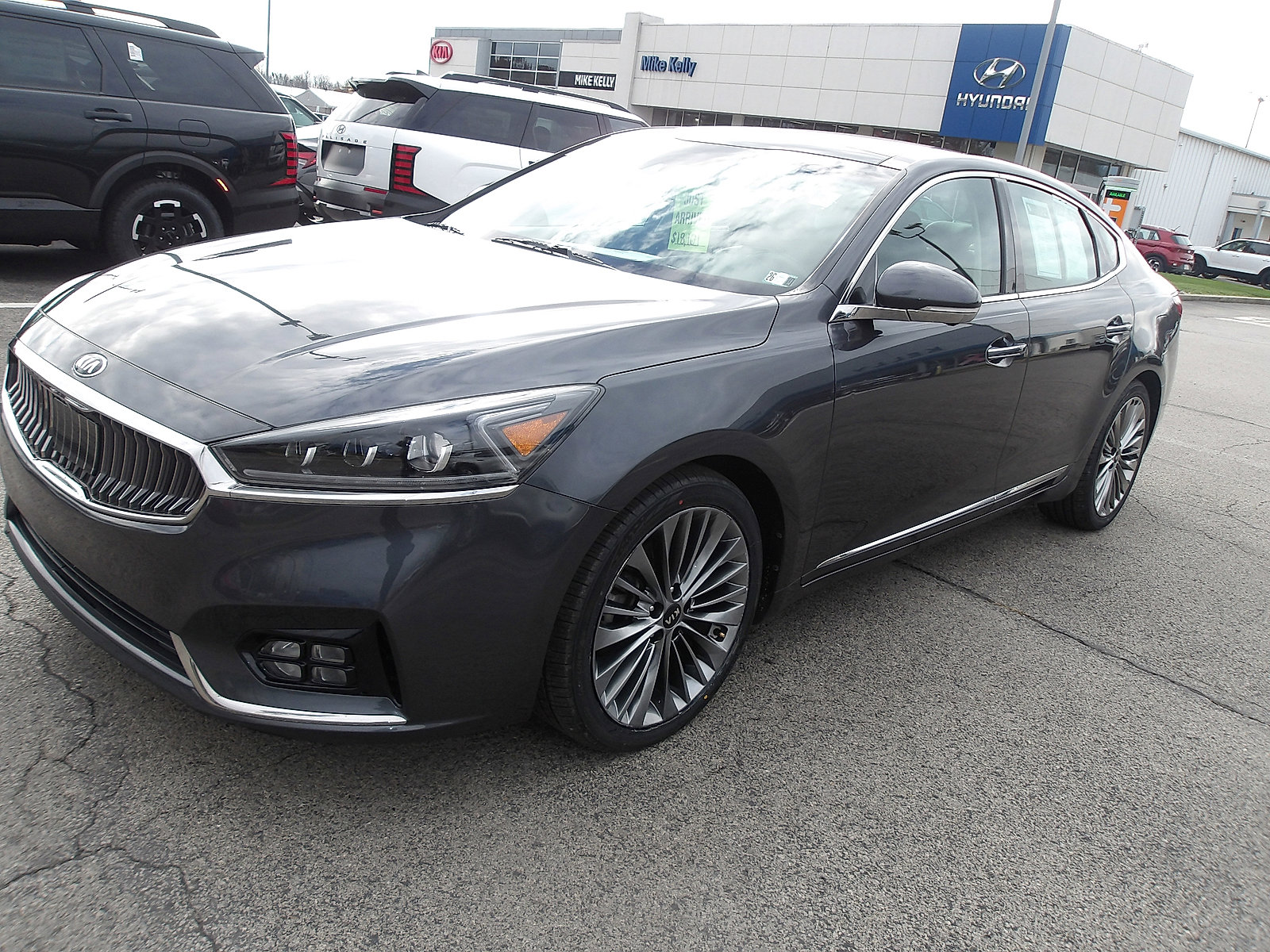 Used 2018 Kia Cadenza Limited w/ Paint Protection Package image 3