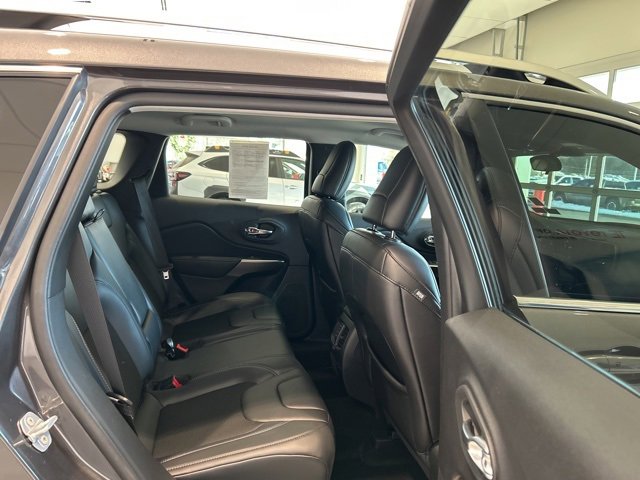 Used 2019 Jeep Cherokee Latitude Plus w/ Cold Weather Group image 16