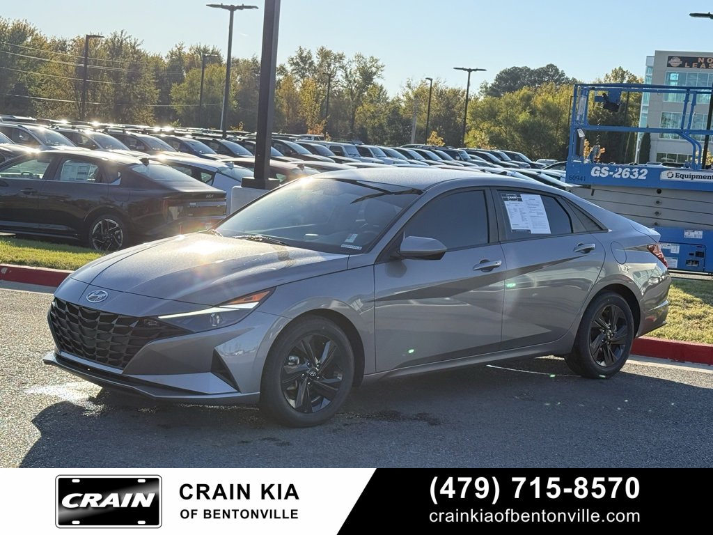 Used 2022 Hyundai Elantra SEL image 2