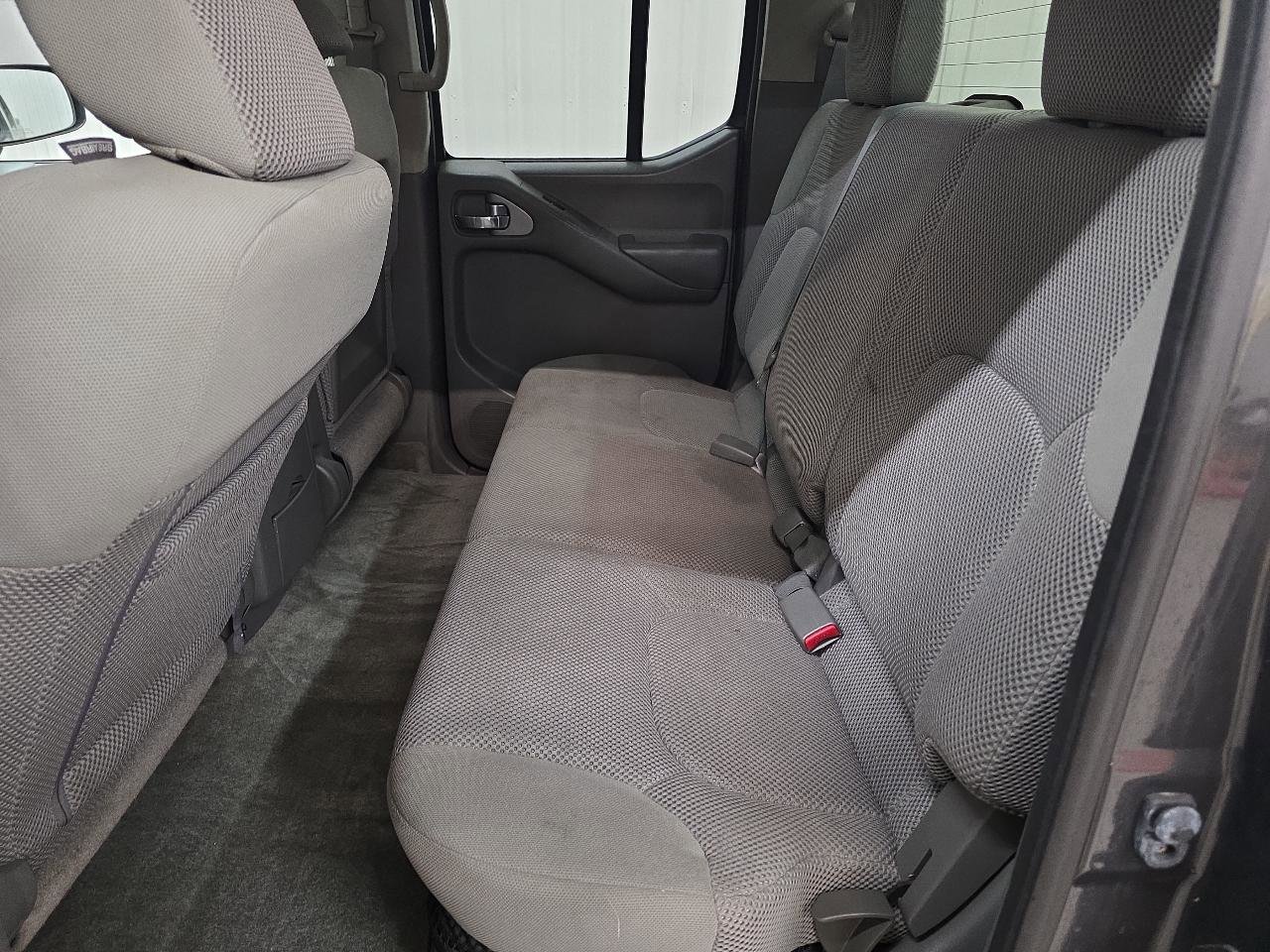 Used 2012 Nissan Frontier SV w/ SV Premium Utility Pkg AWD/4WD image 27