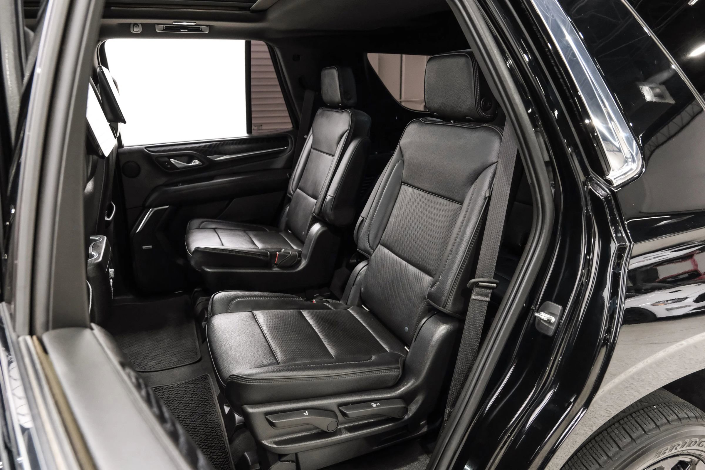 Used 2021 GMC Yukon Denali w/ Denali Premium Package image 17