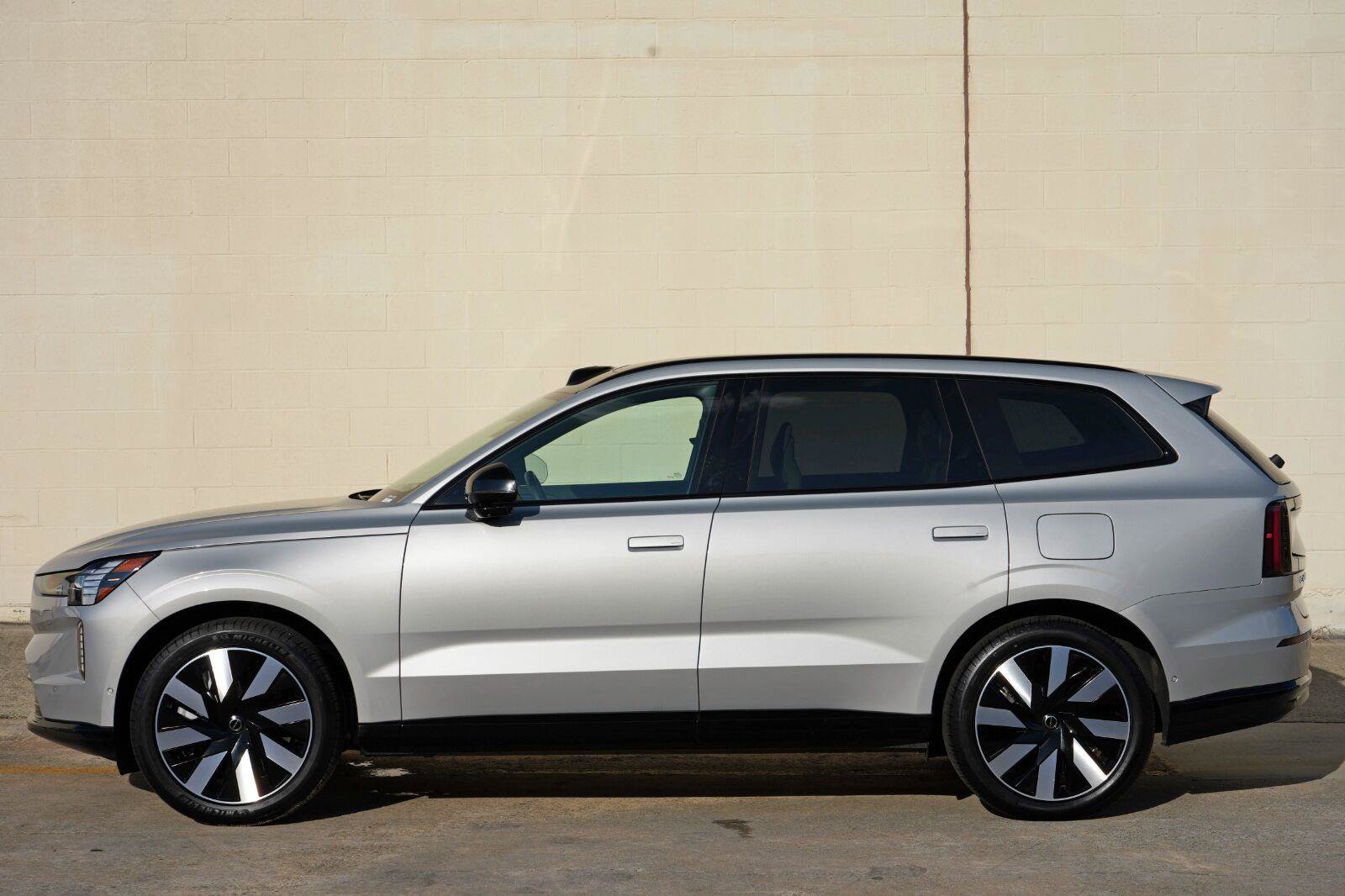 Used 2025 Volvo EX90 Ultra AWD/4WD image 47