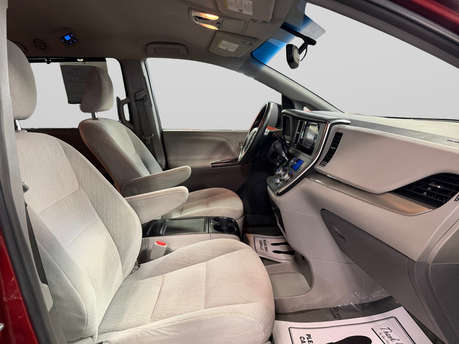 Used 2015 Toyota Sienna LE FWD image 23