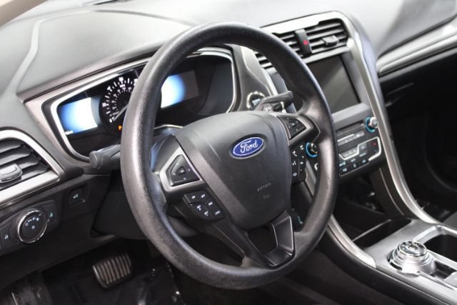 Used 2018 Ford Fusion SE FWD image 13