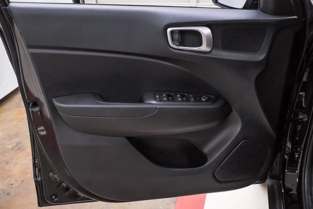 Certified 2024 Hyundai Venue SE FWD image 24