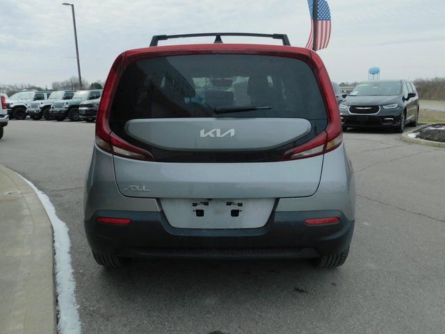 Used 2022 Kia Soul LX image 7