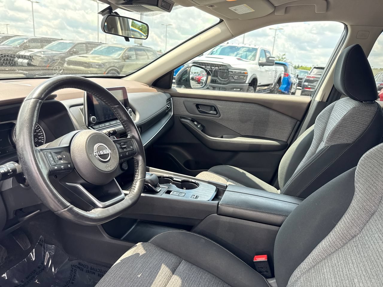 Used 2022 Nissan Rogue S FWD image 12