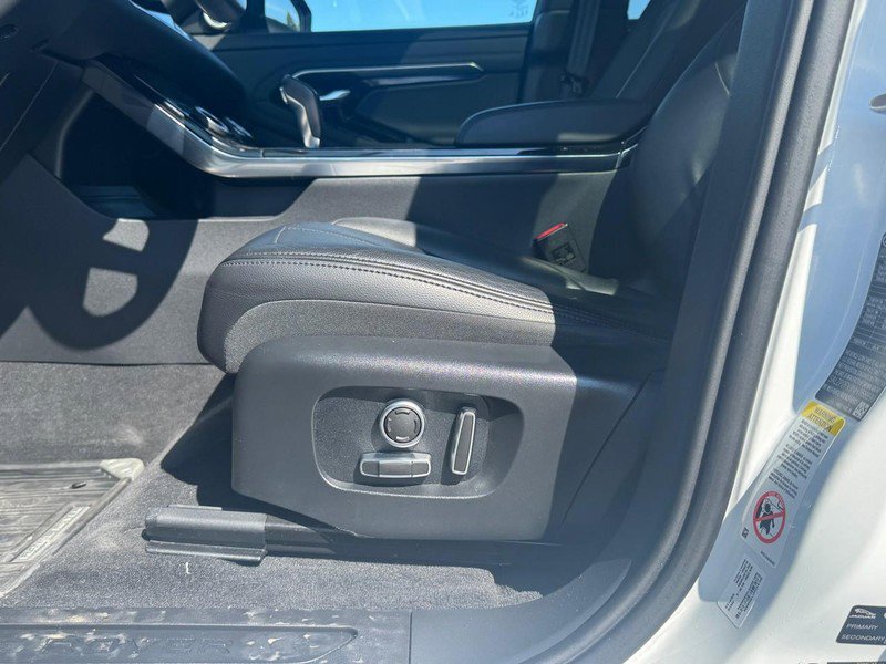 Used 2022 Land Rover Range Rover Evoque SE image 17