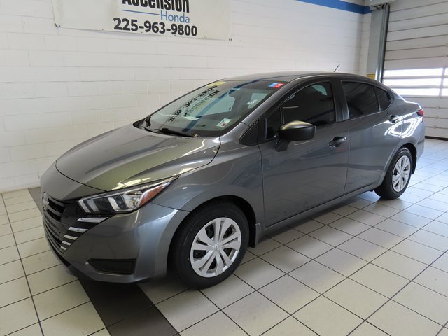 Used 2023 Nissan Versa S image 2