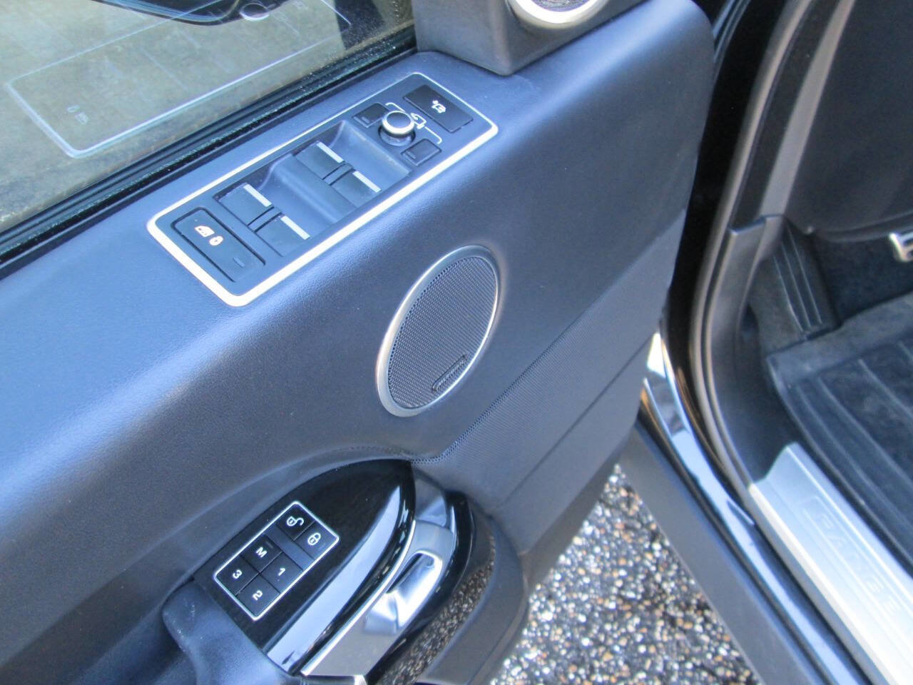 Used 2014 Land Rover Range Rover Supercharged image 37