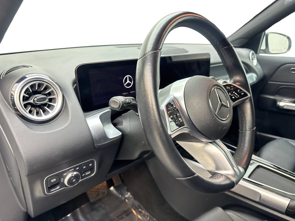Used 2025 Mercedes-Benz GLB 250 w/ Exclusive Package image 47