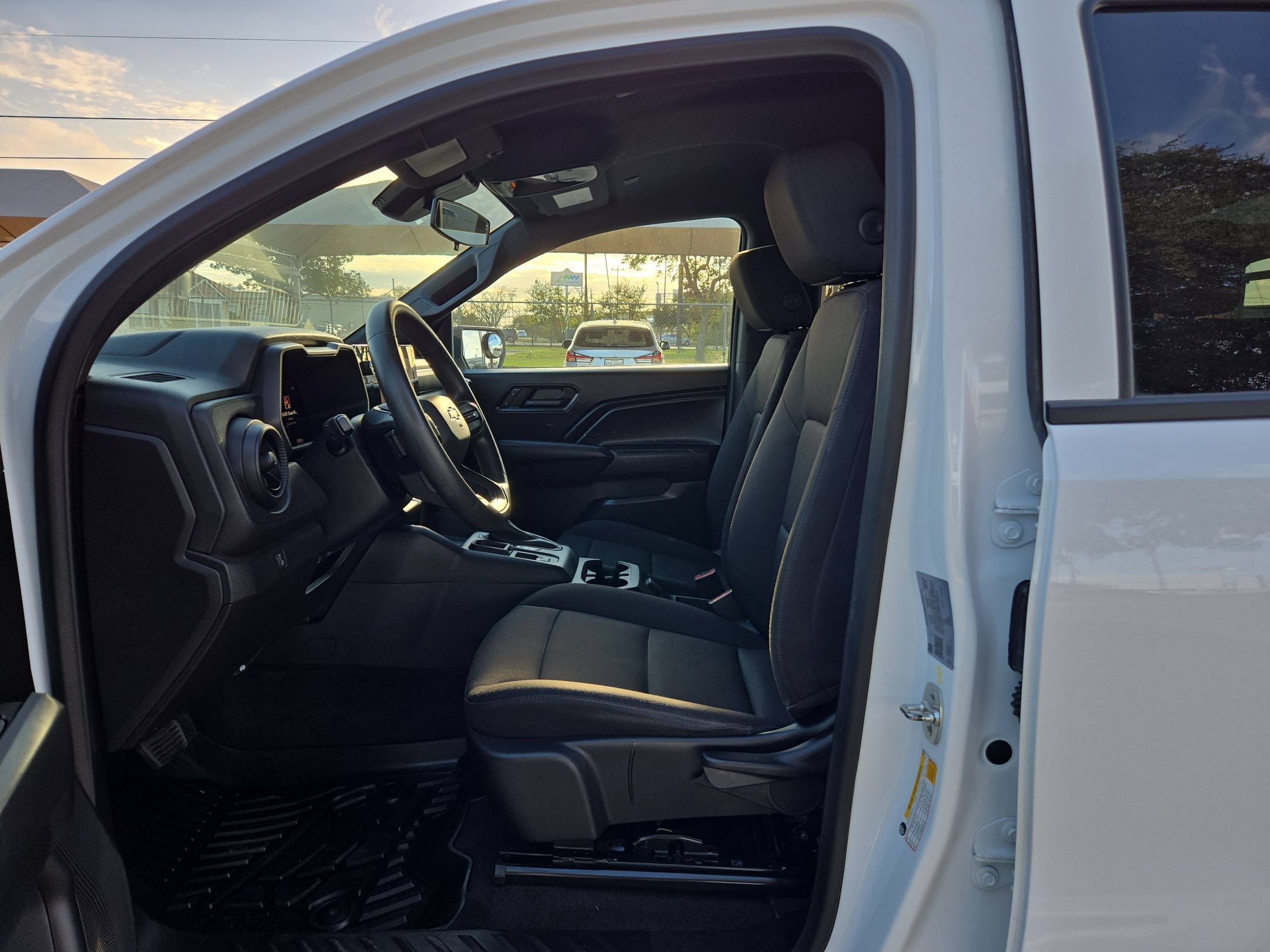 Certified 2024 Chevrolet Colorado W/T RWD image 9