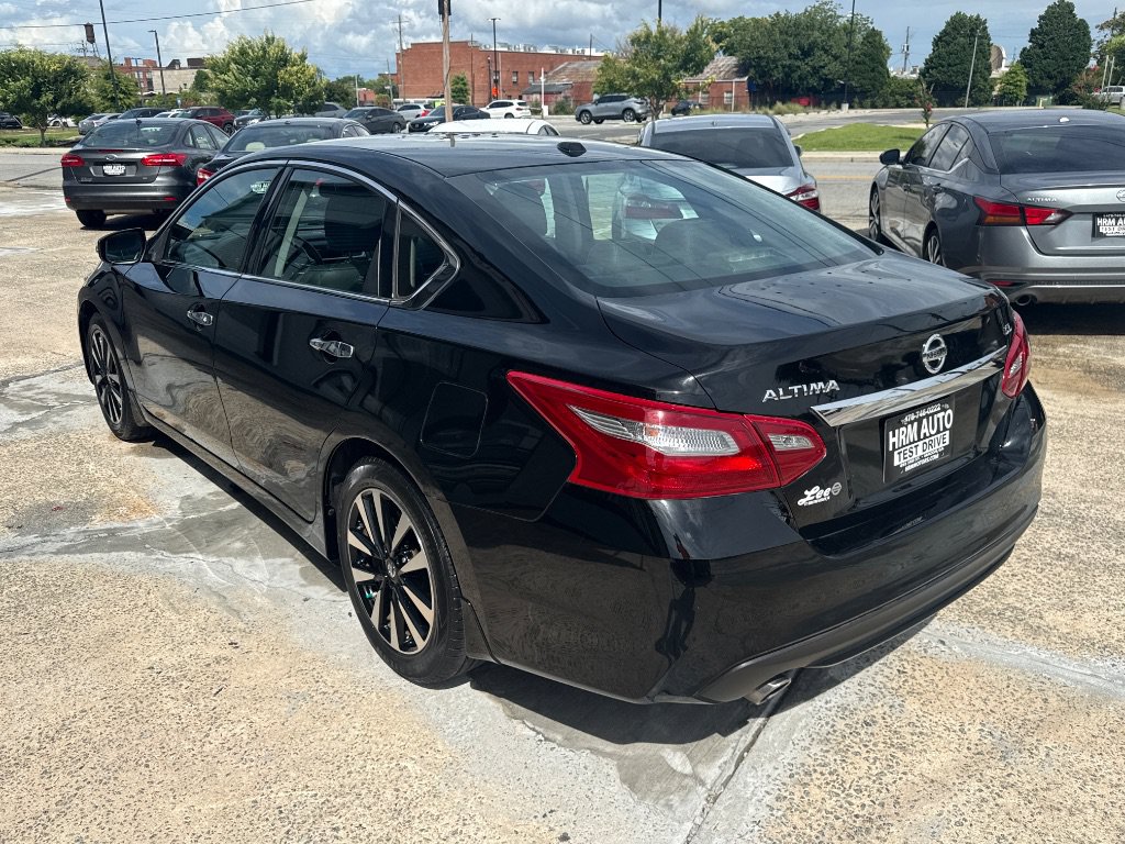 Used 2018 Nissan Altima 2.5 SL w/ 2.5 SL Technology Package FWD image 3