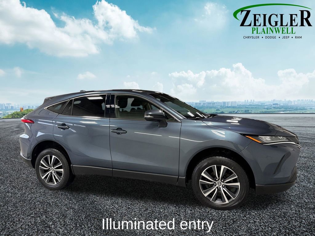 Used 2022 Toyota Venza LE image 10