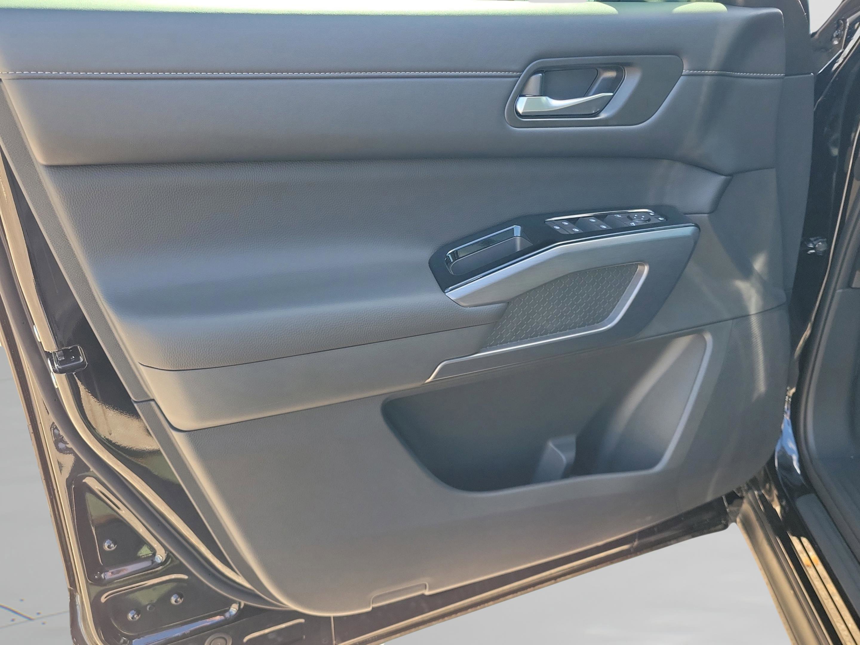 New 2026 Nissan Pathfinder SL image 35