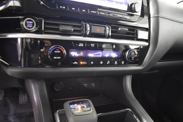 Certified 2024 Nissan Pathfinder SL w/ Black Appearance Package image 25
