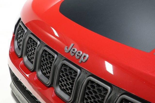 Used 2023 Jeep Compass Trailhawk w/ Trailhawk Convenience Group AWD/4WD image 12