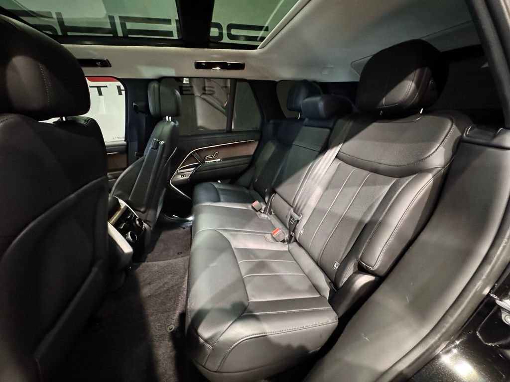 Used 2025 Land Rover Range Rover SE AWD/4WD image 29