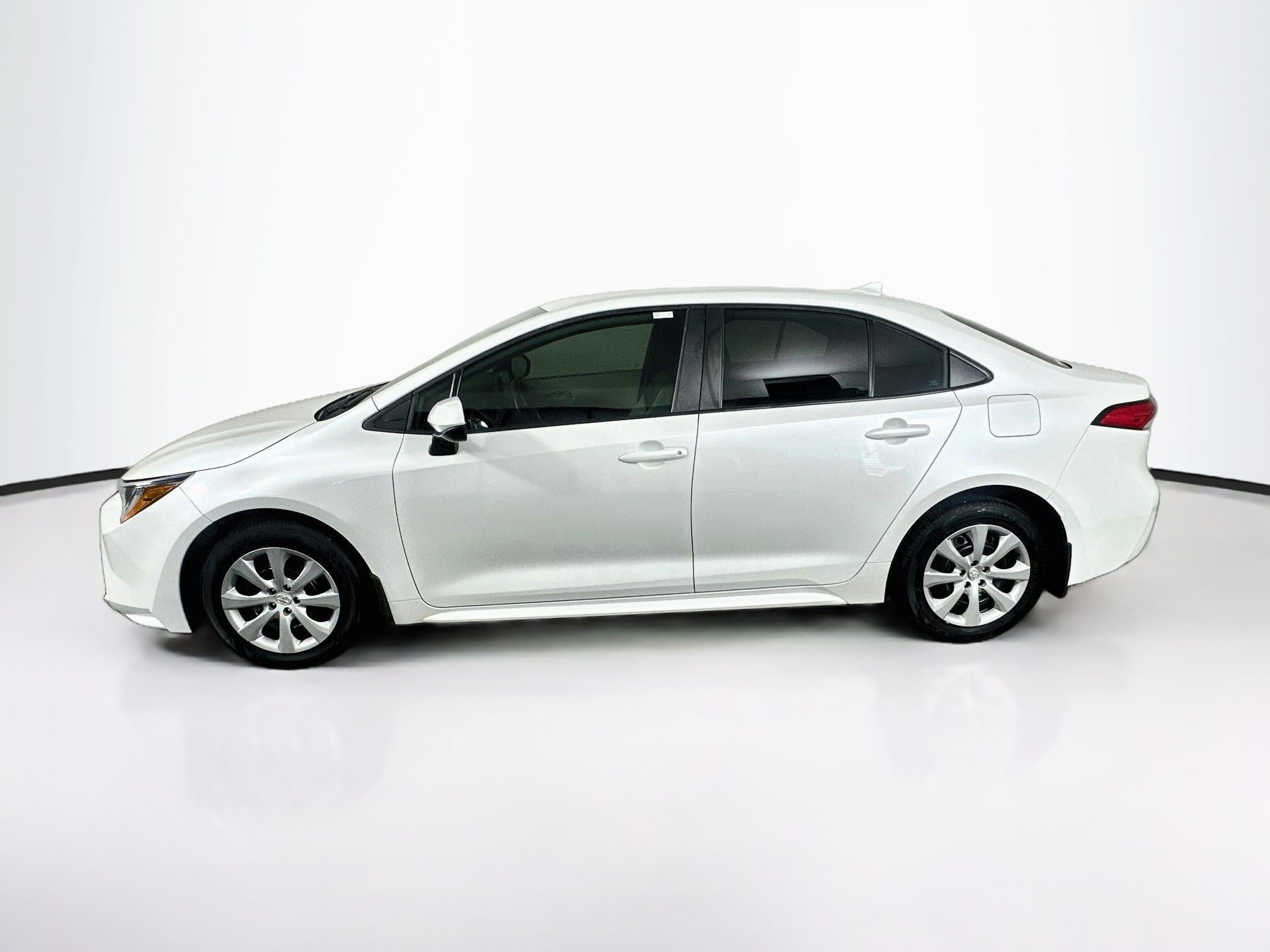 Used 2026 Toyota Corolla LE FWD image 4