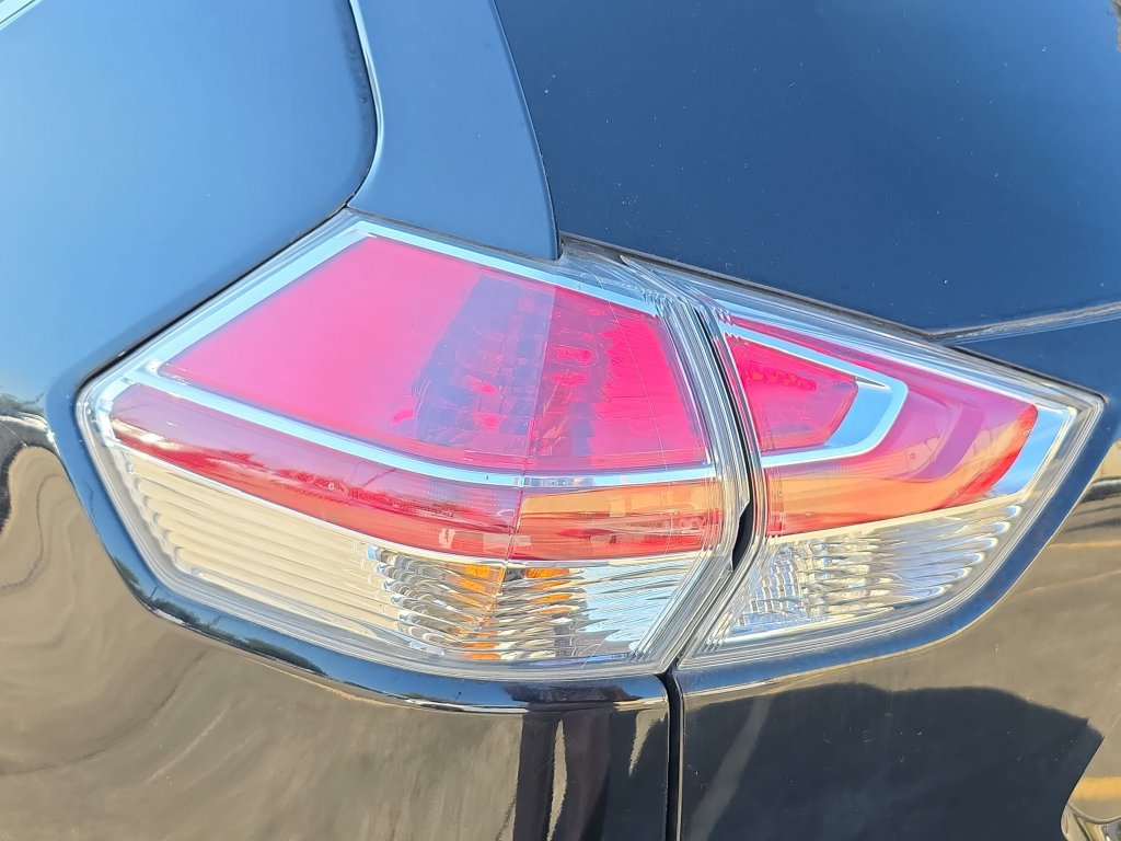 Used 2014 Nissan Rogue SV FWD image 14