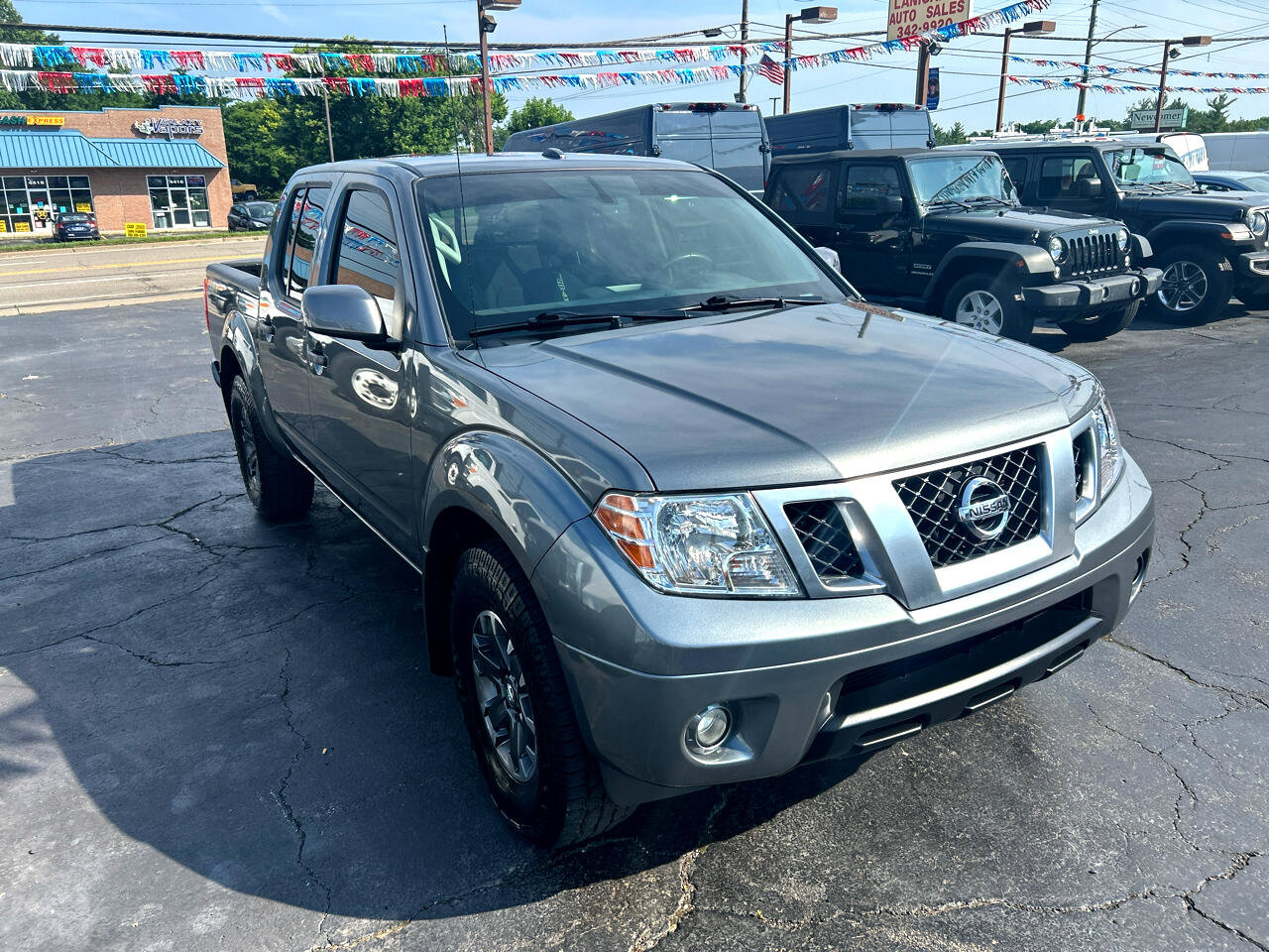 Used 2018 Nissan Frontier PRO-4X image 4