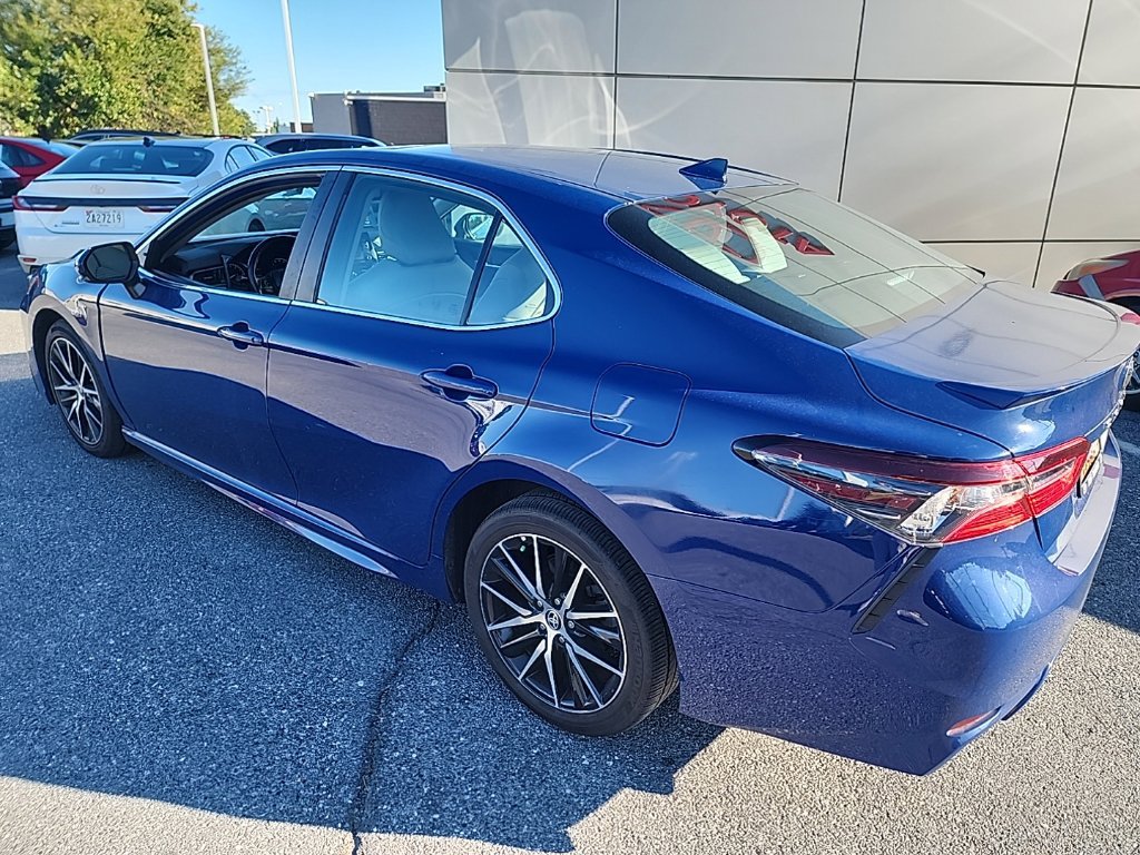 Used 2024 Toyota Camry SE w/ Cold Weather Package FWD image 4