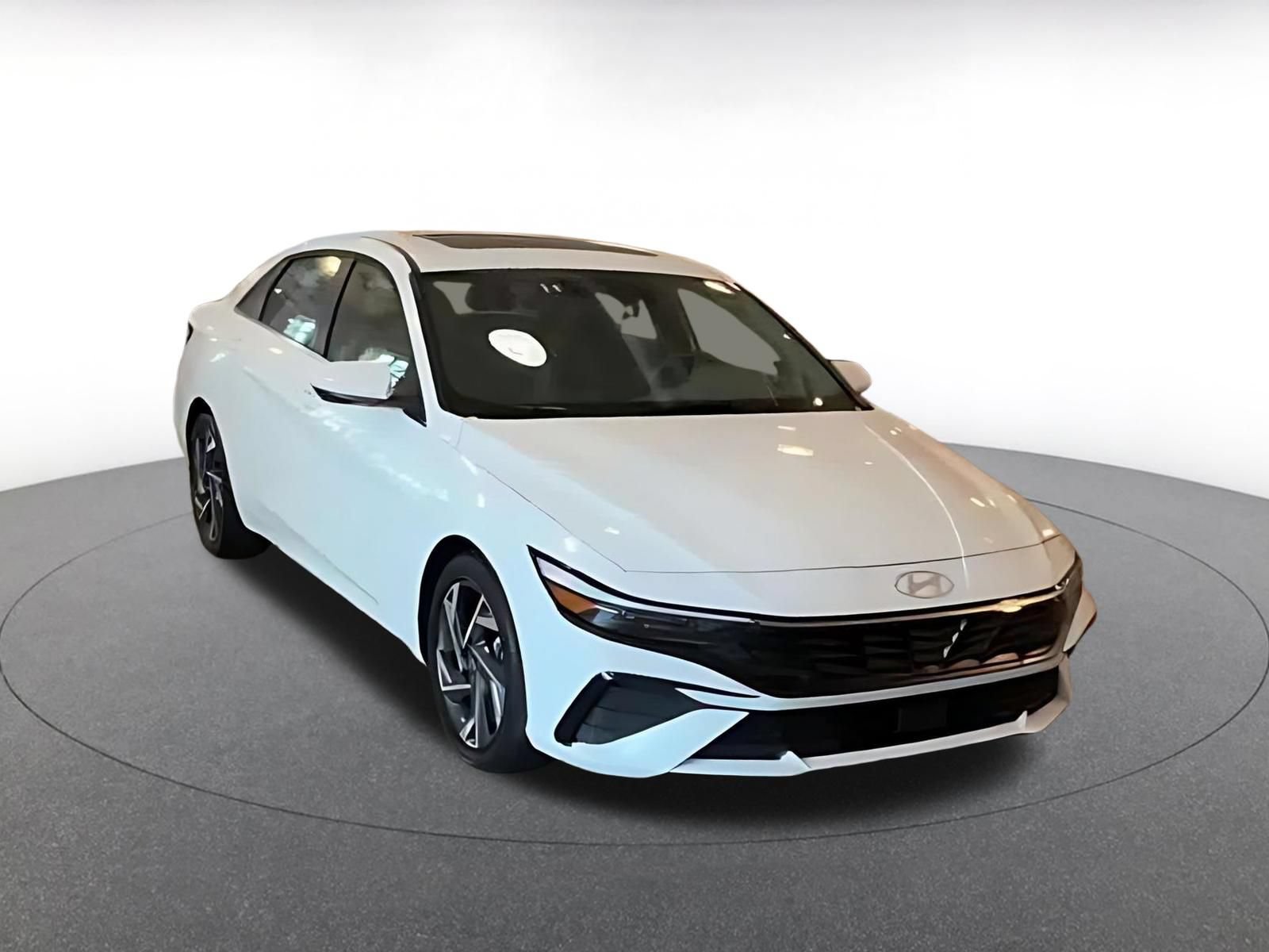 Used 2025 Hyundai Elantra SEL FWD image 3