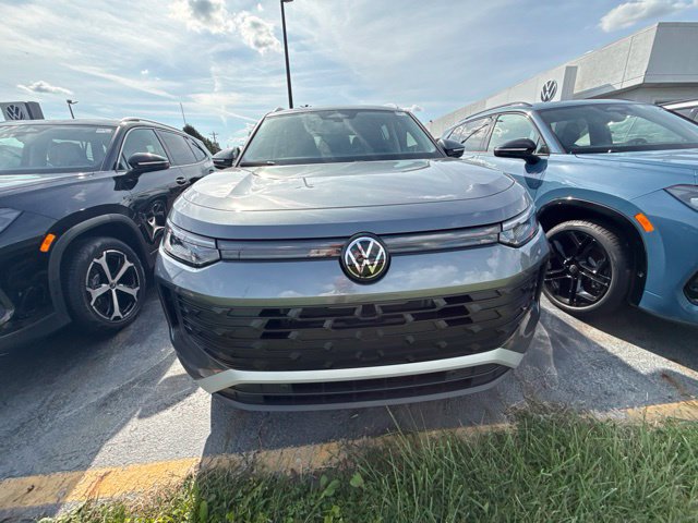 New 2026 Volkswagen Tiguan SE AWD/4WD image 2