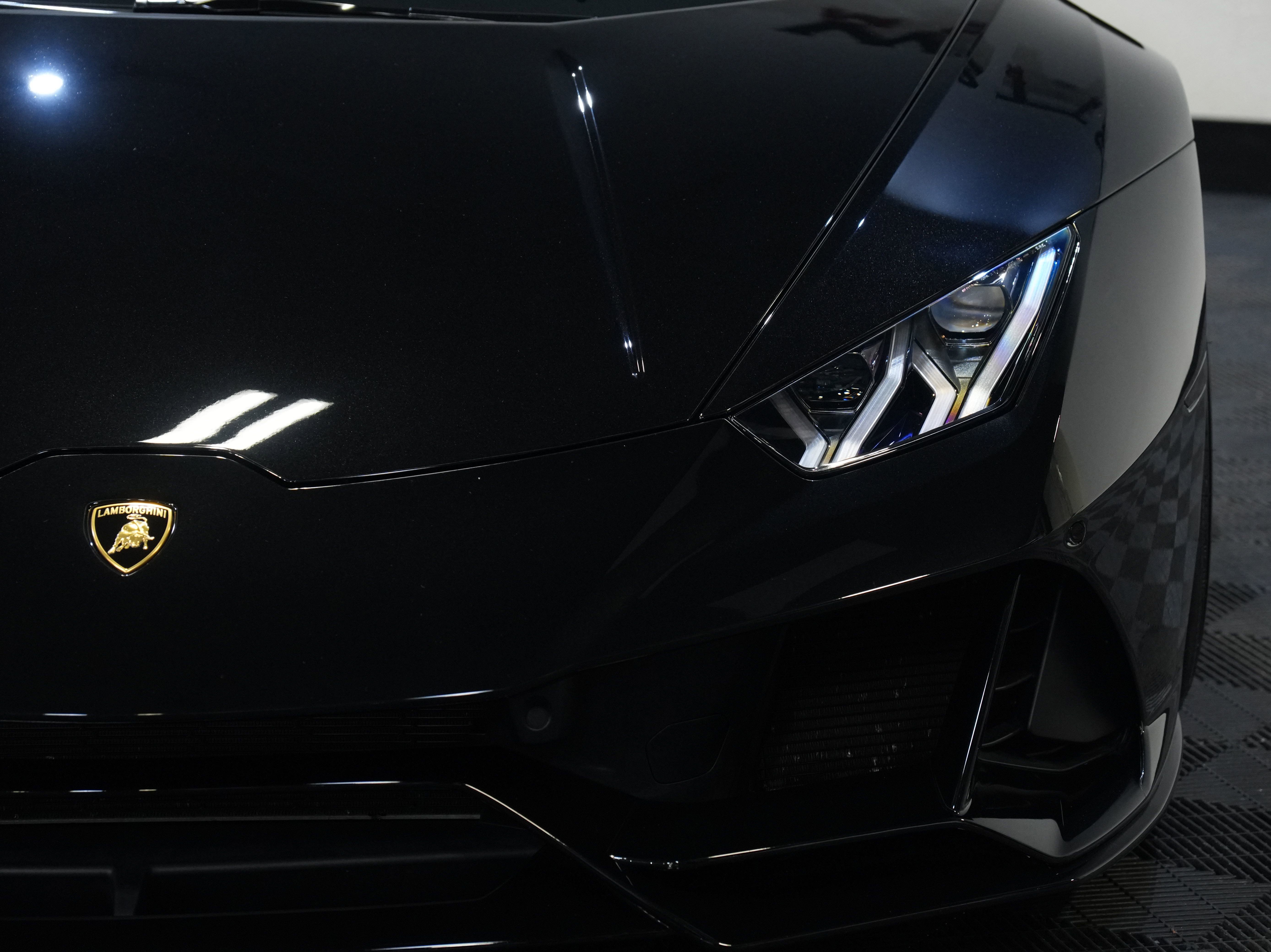 Used 2021 Lamborghini Huracan EVO image 10