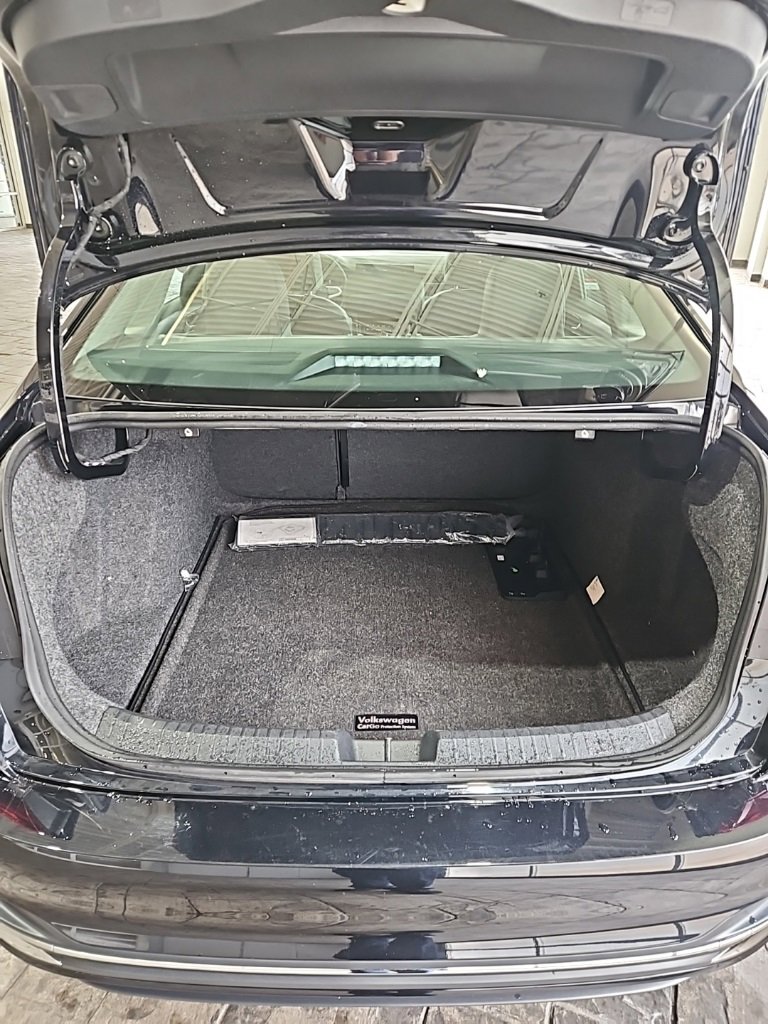 Used 2025 Volkswagen Jetta SEL image 19