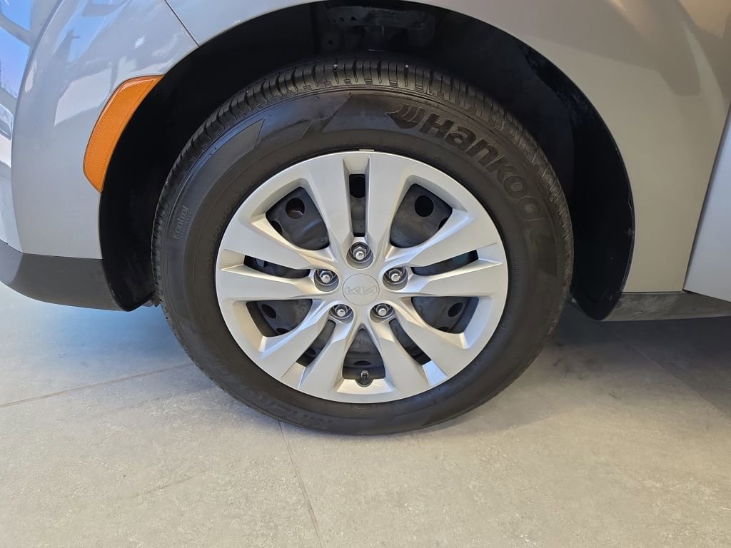 Used 2025 Kia Soul LX image 32
