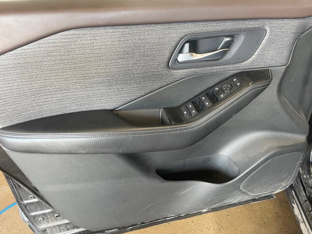 Certified 2023 Nissan Rogue SV FWD image 9