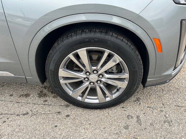Used 2023 Cadillac XT6 Premium Luxury image 3